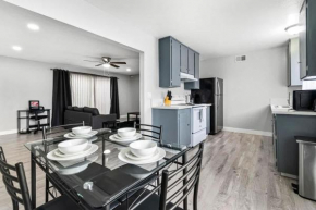 Chic 2-Bed Oasis Sleeps 6 Minutes From Strip
